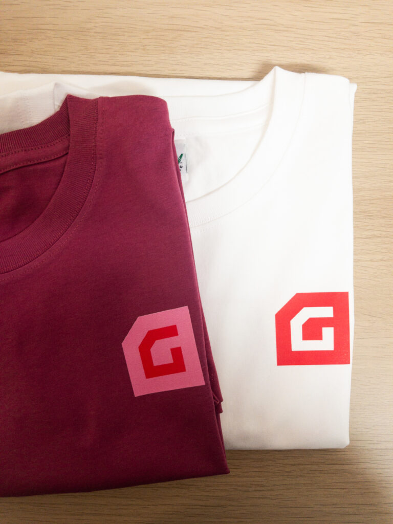 APC 2705 768x1024 - ....Grobeckers gro&szlig;artiger Merch- Shop....