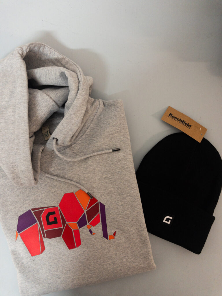 APC 2782 768x1024 - ....Grobeckers gro&szlig;artiger Merch- Shop....