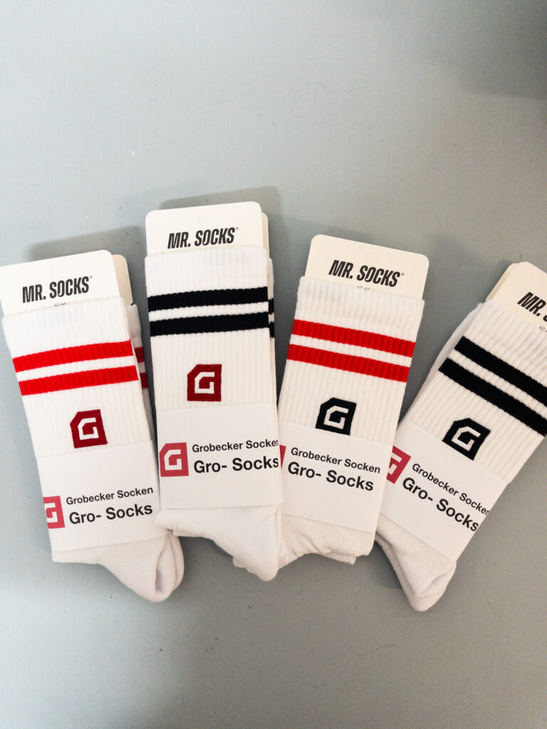 APC 2791 768x1024 - ....Grobeckers gro&szlig;artiger Merch- Shop....