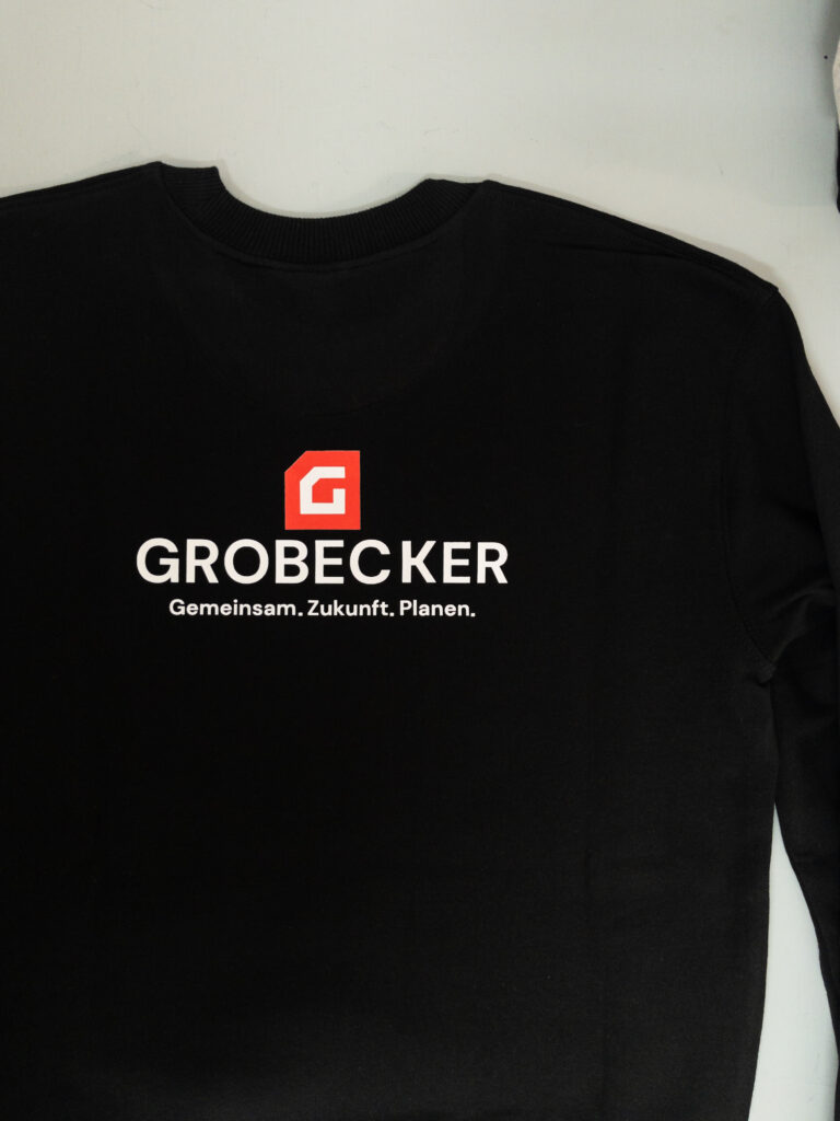 APC 2813 768x1024 - ....Grobeckers gro&szlig;artiger Merch- Shop....